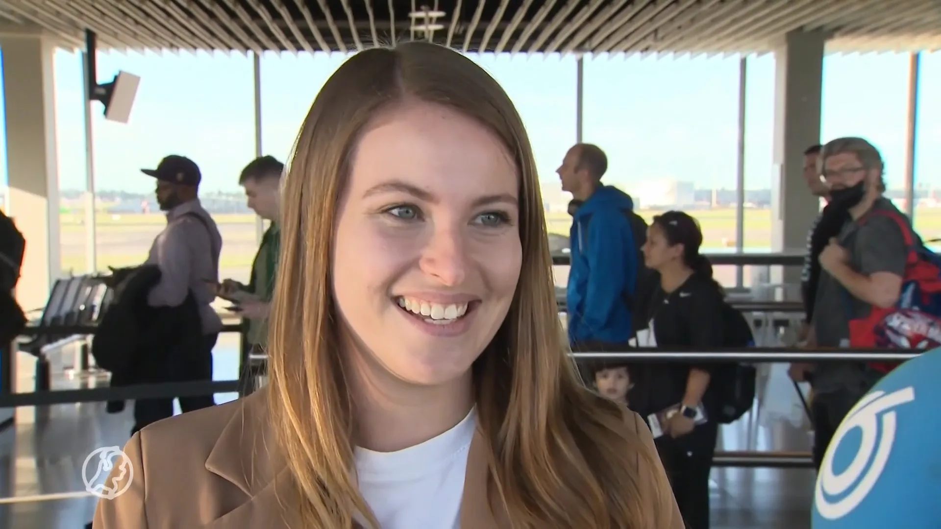 Trotse familie keepster Van Domselaar halsoverkop naar Engeland: 'Gekkenhuis'