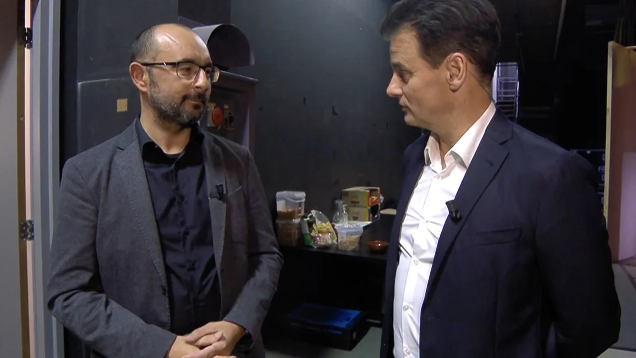 In de Wandelgangen: Econoom Edin Mujagic fan van Vandaag Inside: 'Het eindigt altijd goed!'