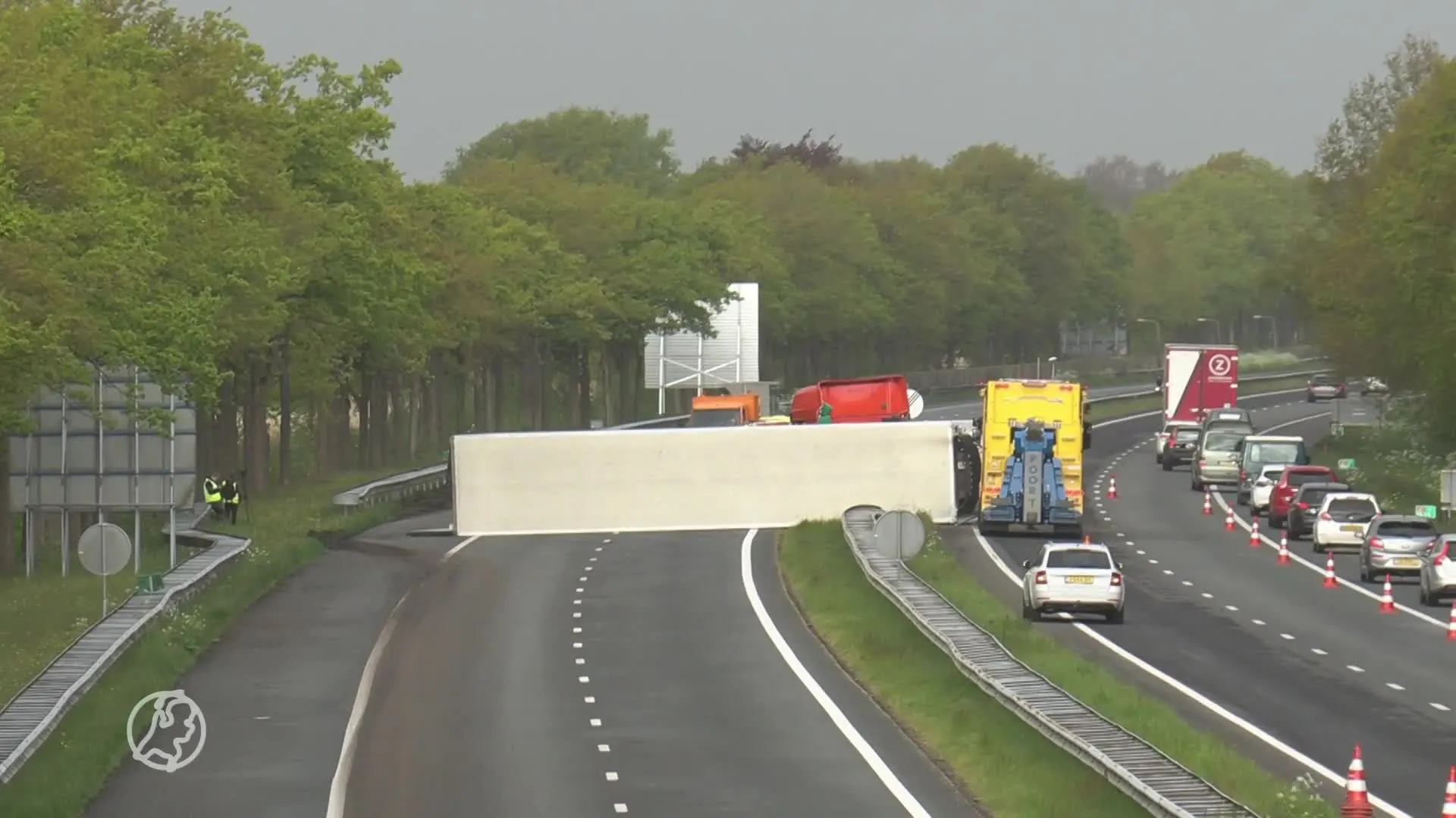 A7 bij Drachten in beide richtingen dicht door ongeval met vr...