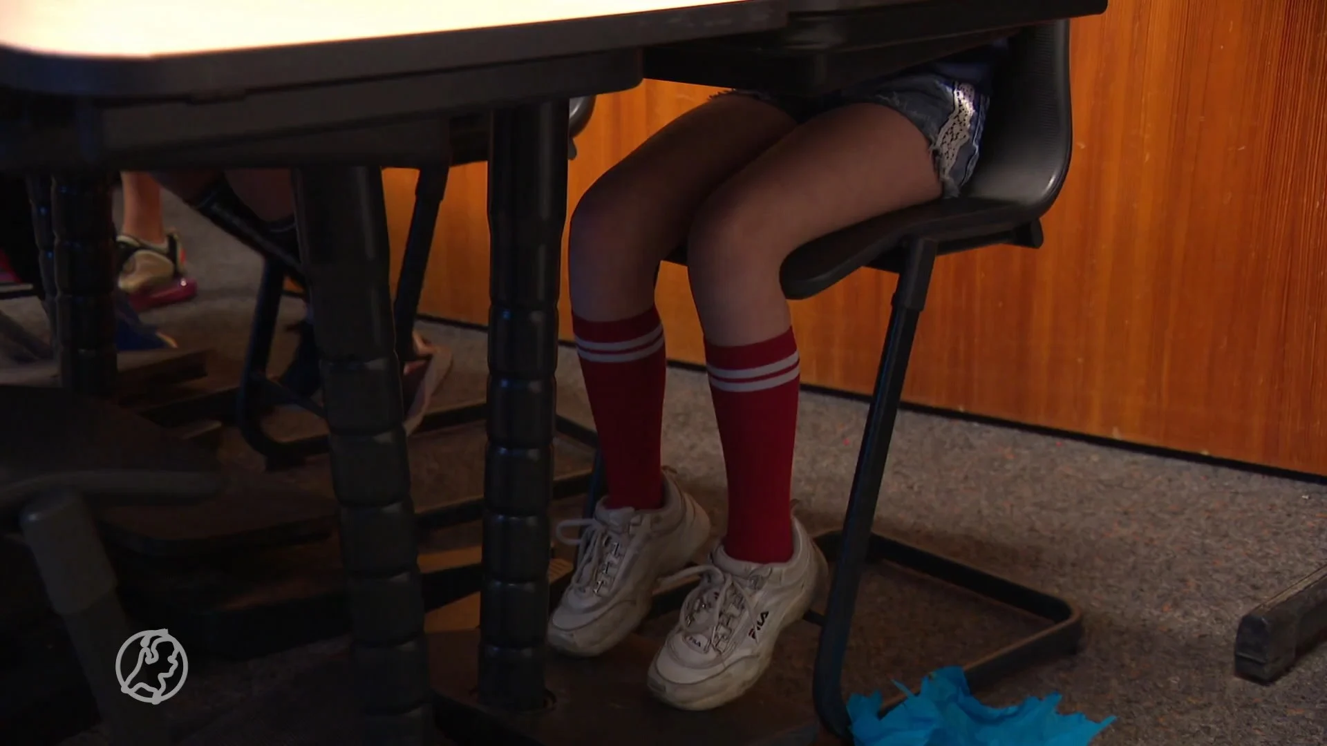 Hele basisschool bibbert in korte broek voor zieke klasgenoot...