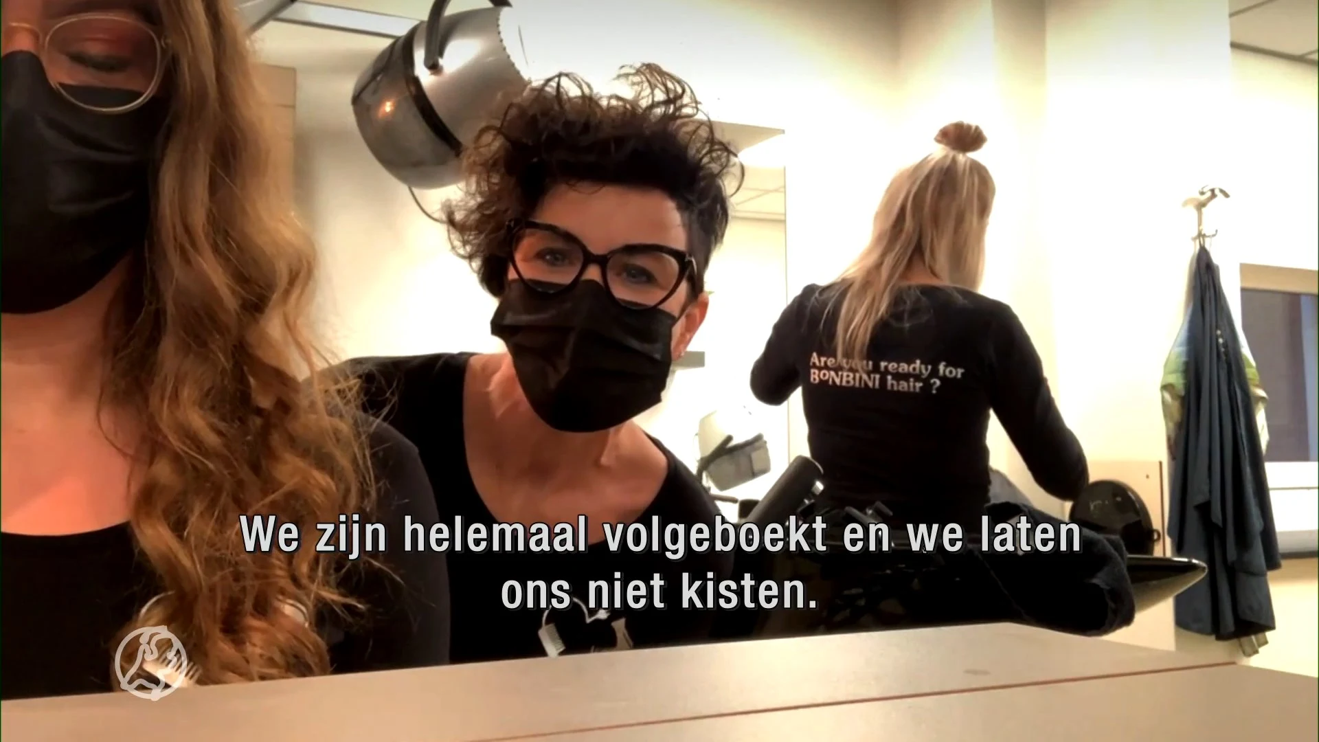 Deze kapsalon ging al om 05.00 uur open op 'waarschijnlijk laatste dag'