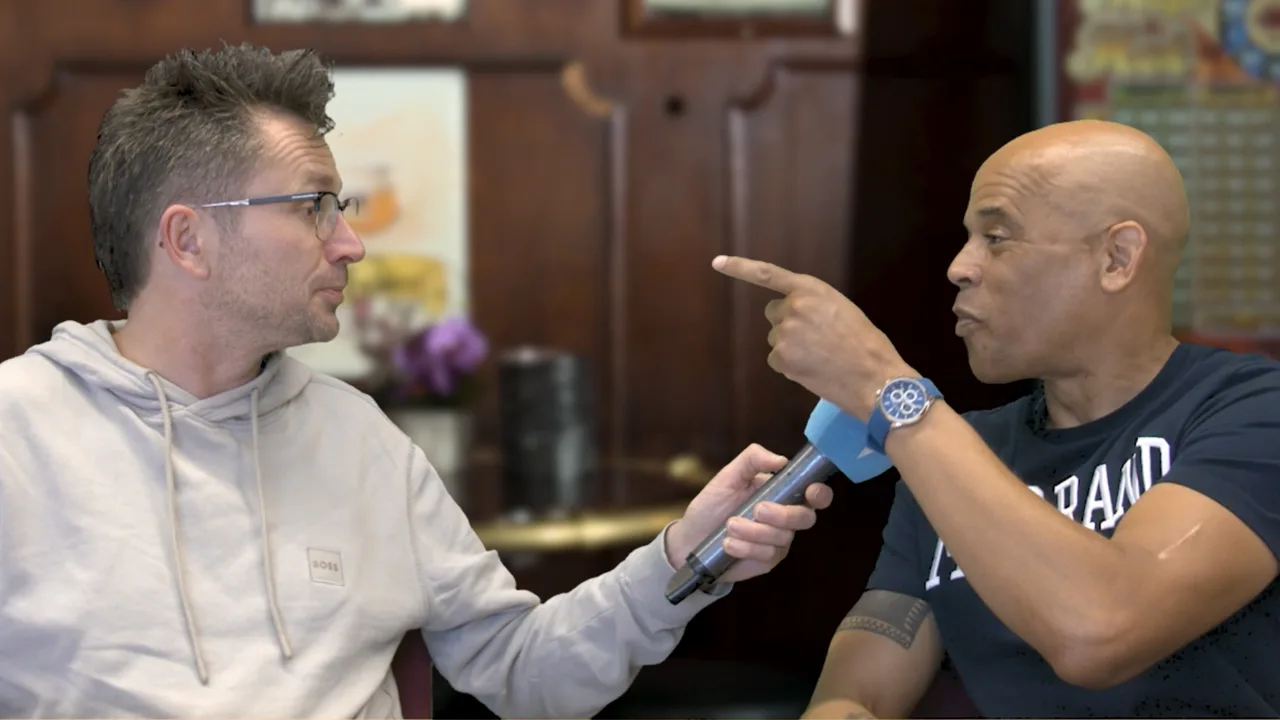 Tom Staal en Glenn Helder breken de week: 'Als je nog één keer die microfoon bij me weg trekt…'