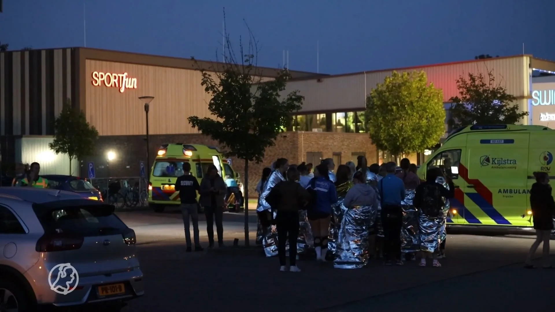 Zwembad en sporthal Joure ontruimd na vrijkomen chemische stof