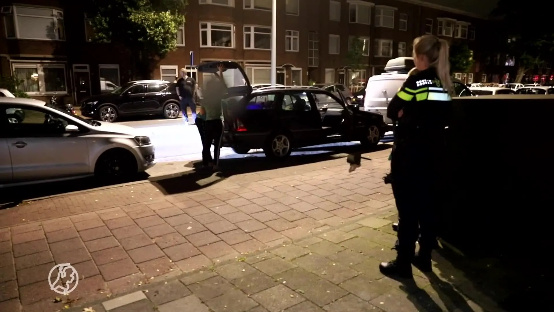 HI Oorverdovende autotoeter houdt buurt in Den Haag wakker