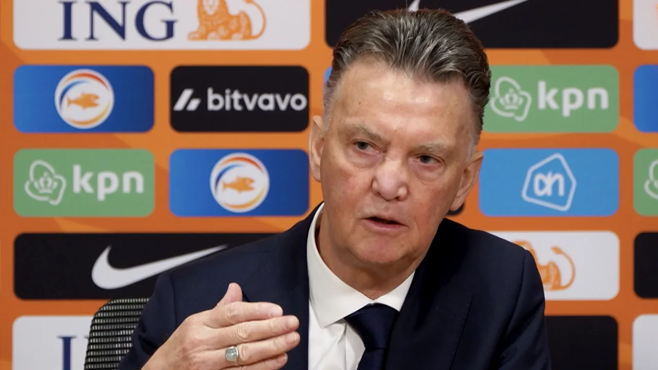 Van Gaal door positieve test niet naar Qatar: 'Kijk uit dat je niet te dicht bij mij komt'