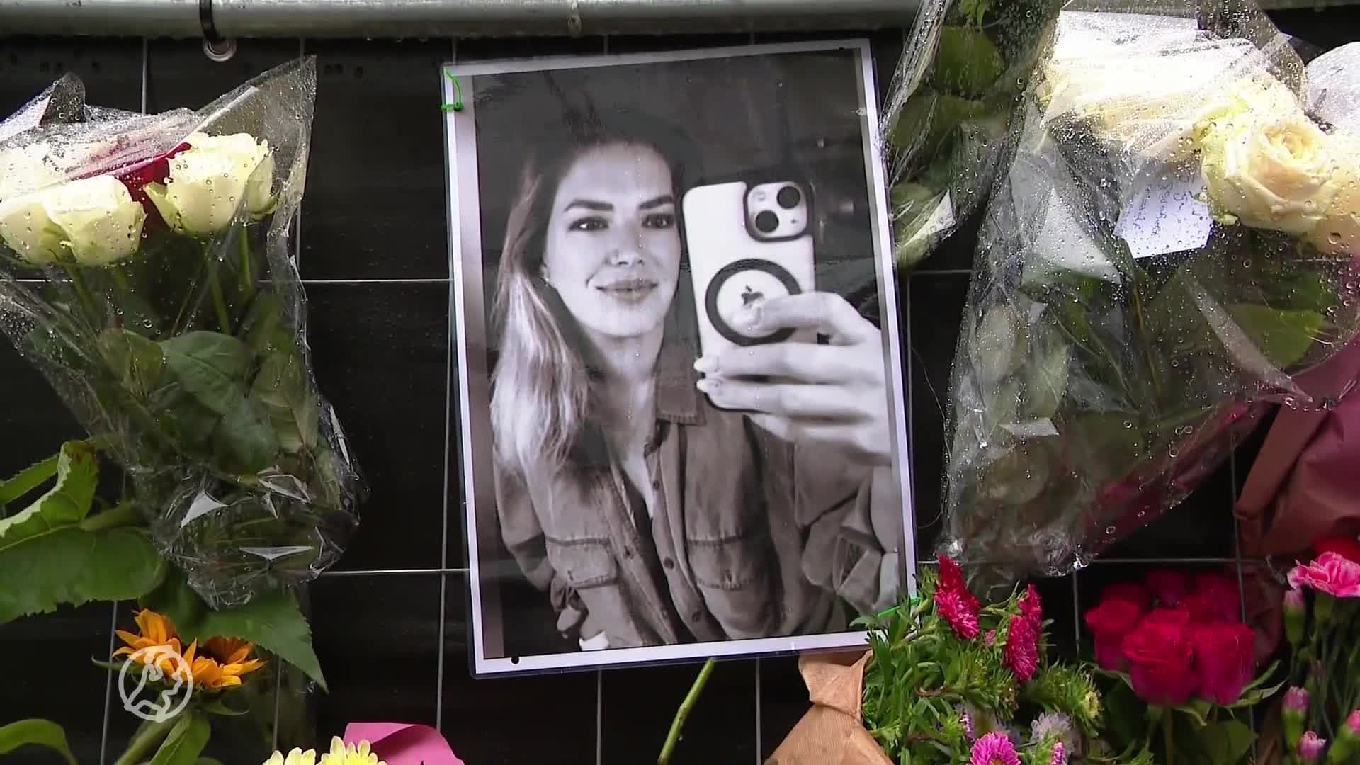 Omwonenden brengen eerbetoon aan doodgeschoten Marlous en haar 14-jarige dochter