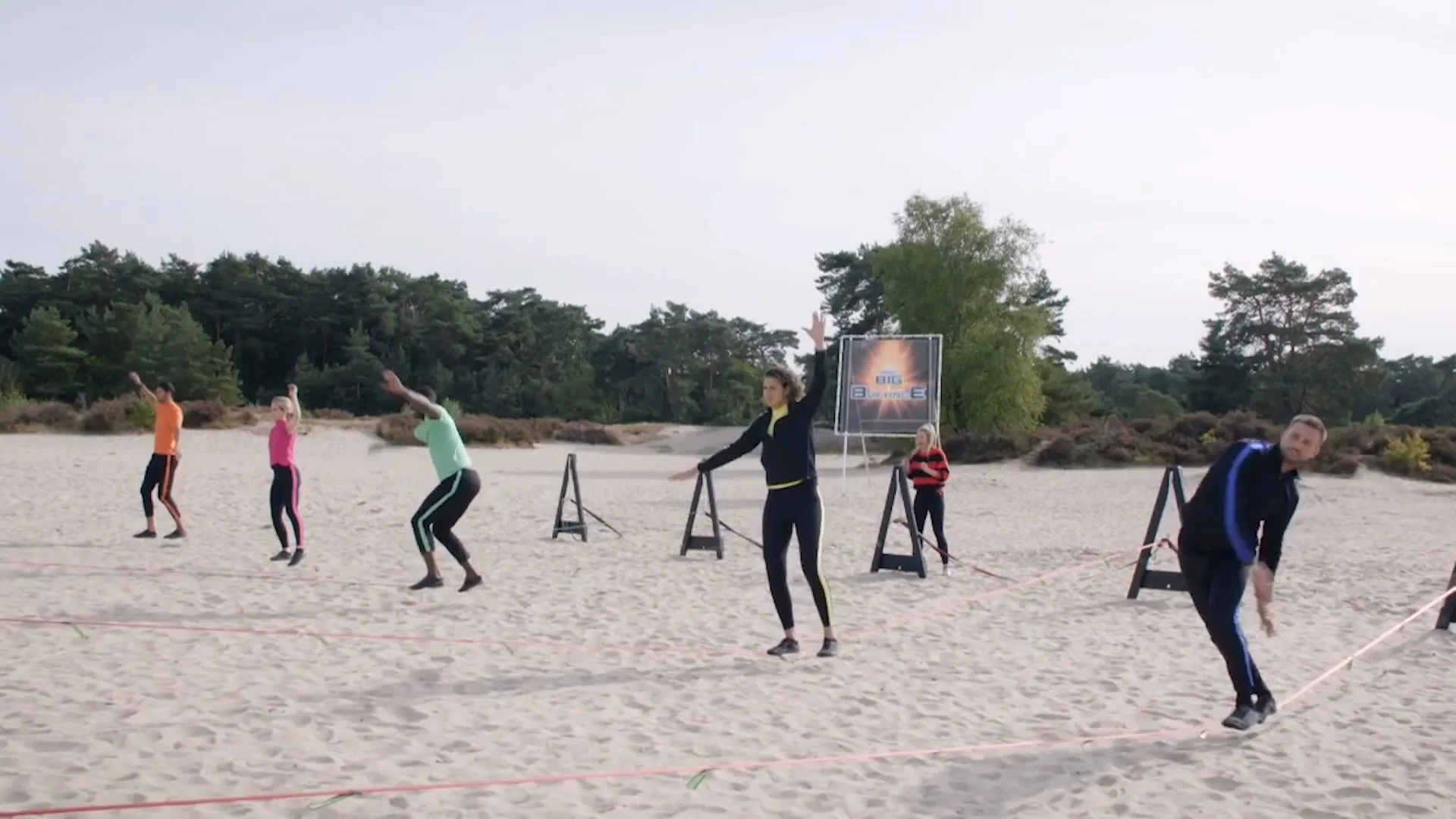 Deelnemers maken zich op voor de allereerste challenge
