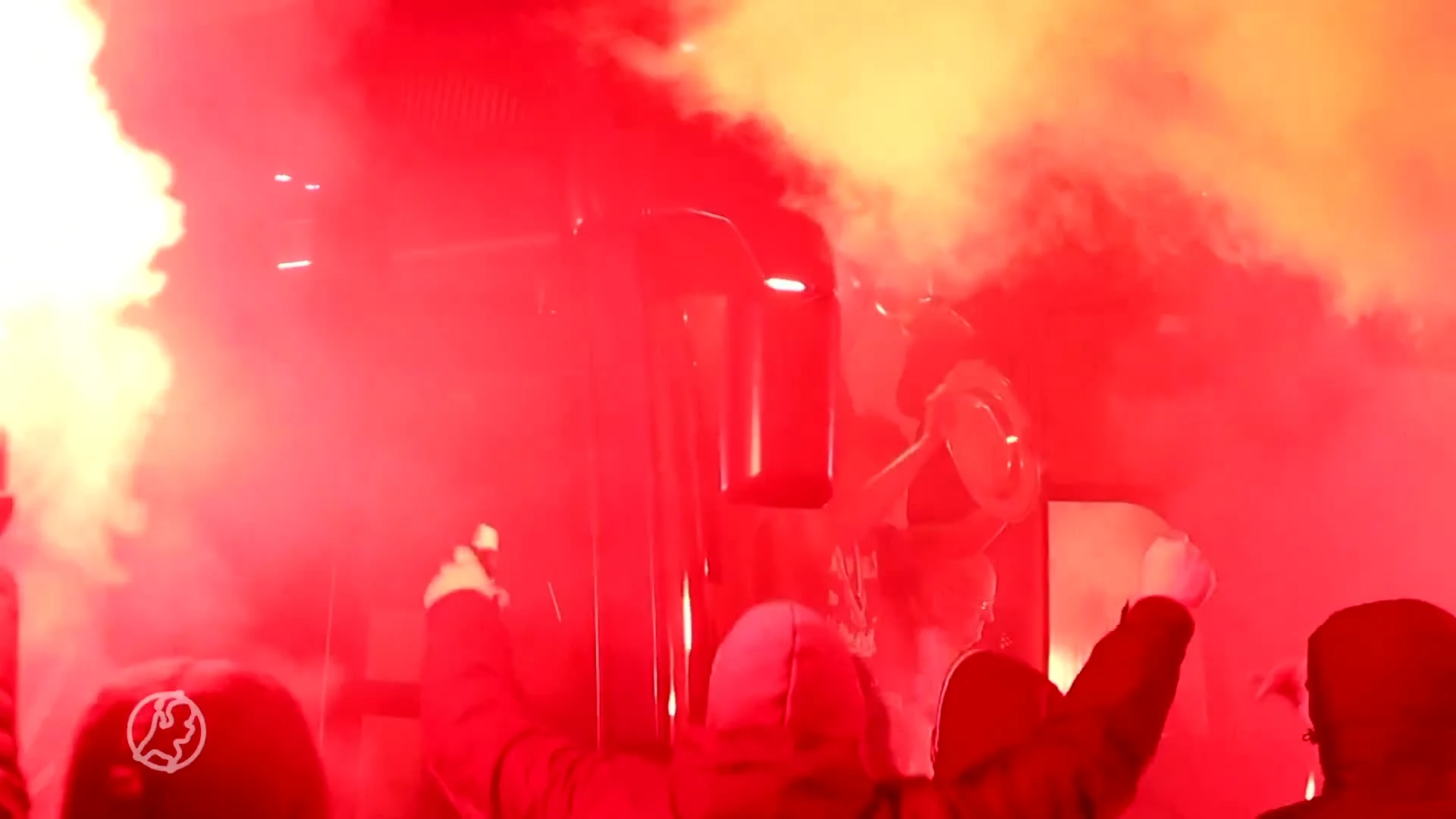 Honderden supporters onthalen kampioen Cambuur in Leeuwarden