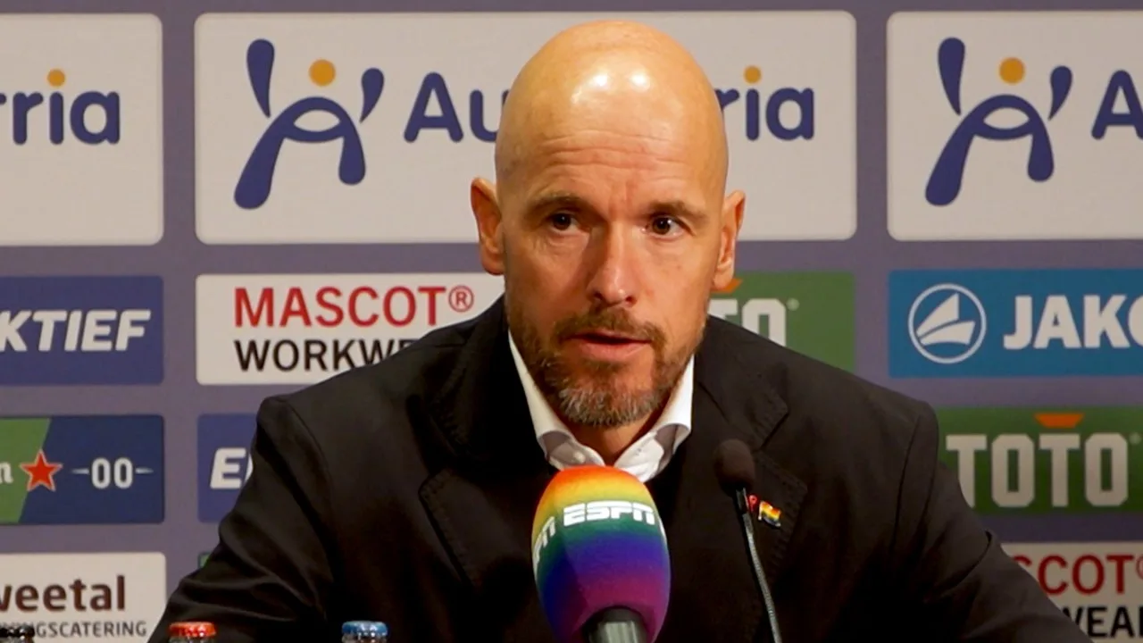 Ten Hag reageert op Schmidt: 'Dat moet hij zelf weten'