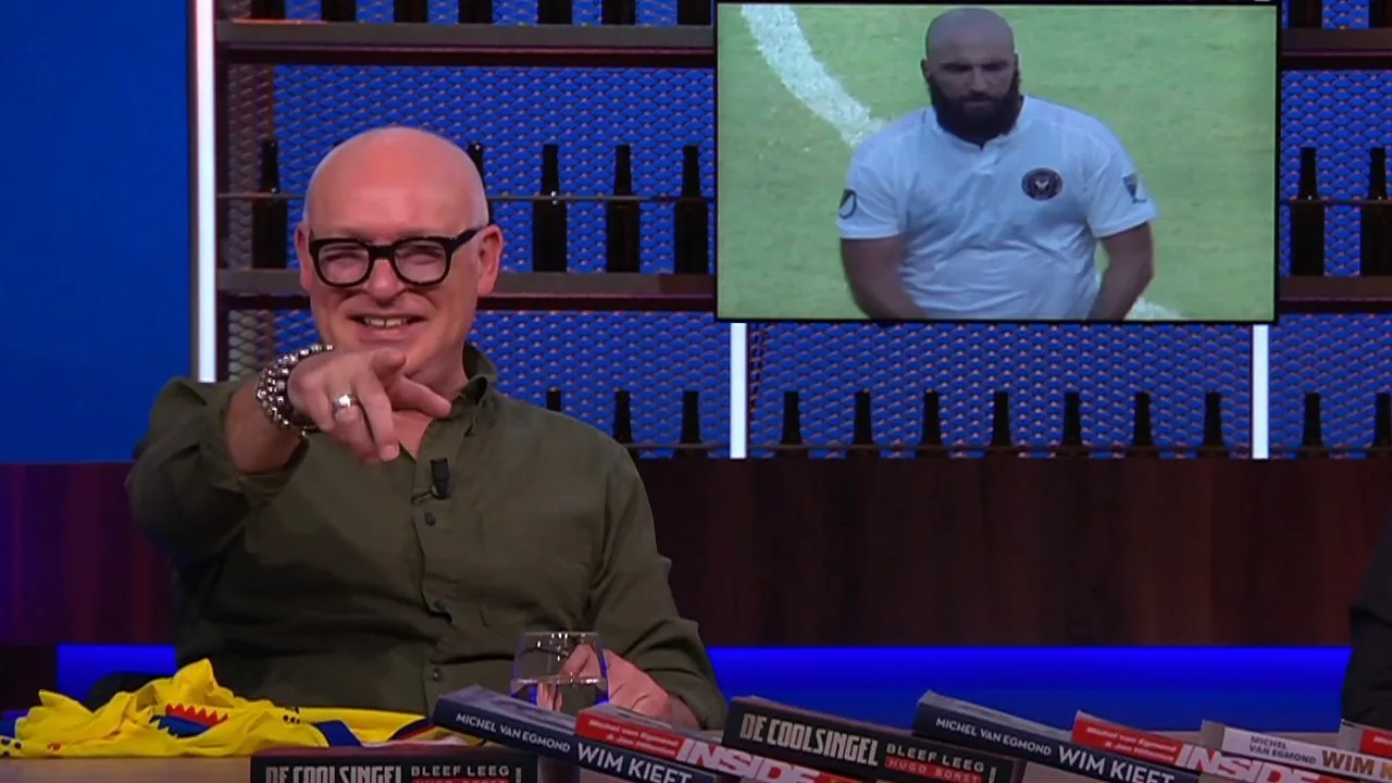 René lacht om foto van voormalig top-spits: 'Hij is dikker da...