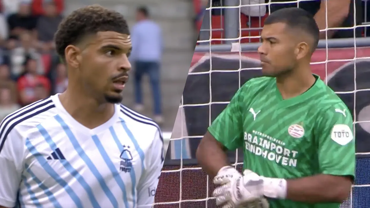 KANS: PSV-doelman Walter Benítez pakt twee ballen van Nottingham Forest