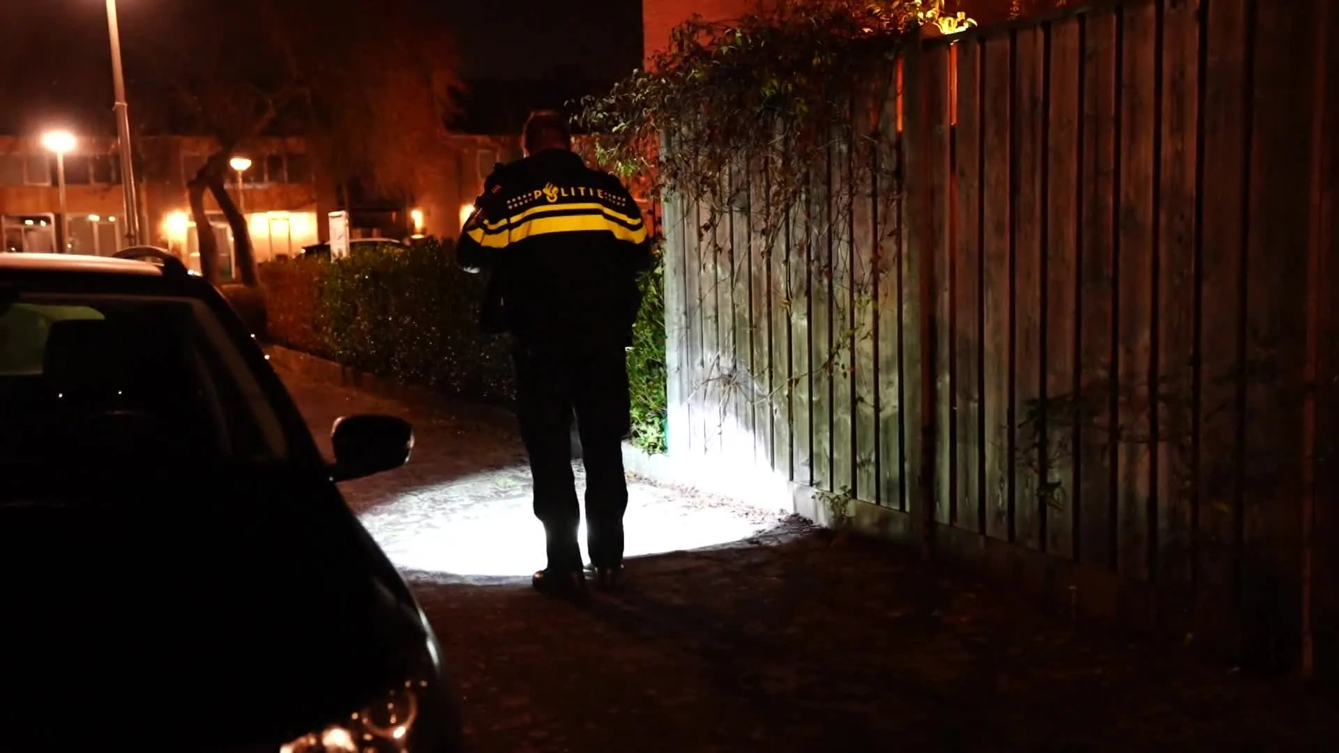 Gewapende overvallers wekken en bedreigen ouder echtpaar bij woningoverval