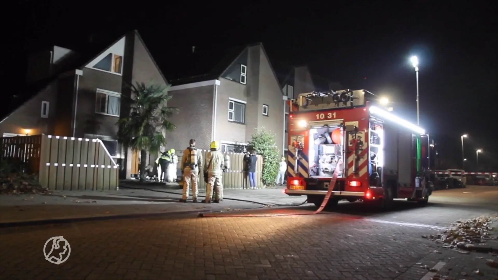 Explosie blaast deur uit woning in Rotterdam