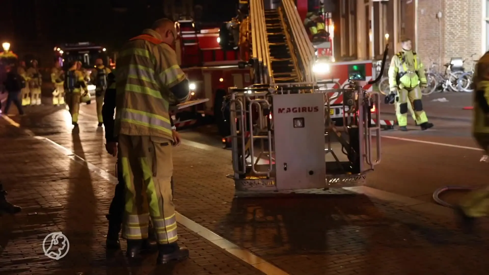 Grote brand in restaurant in Utrecht geblust, woningen ontruimd