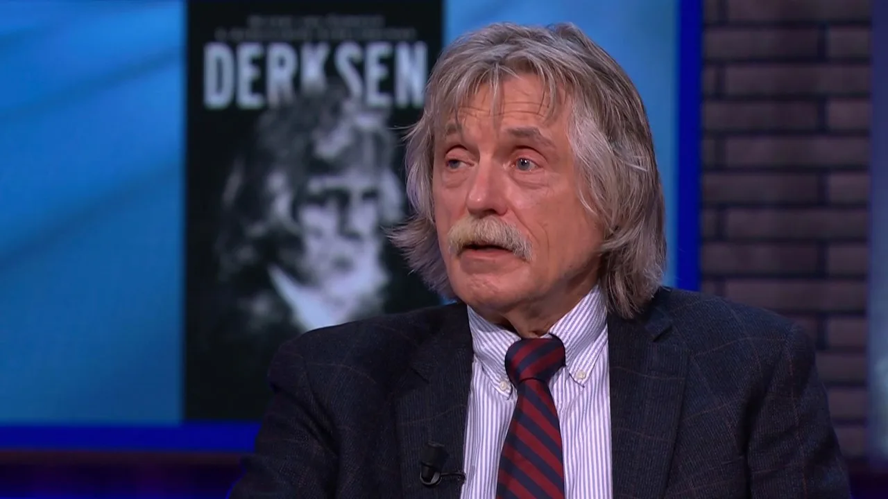 Johan onthult boekcover van eigen biografie