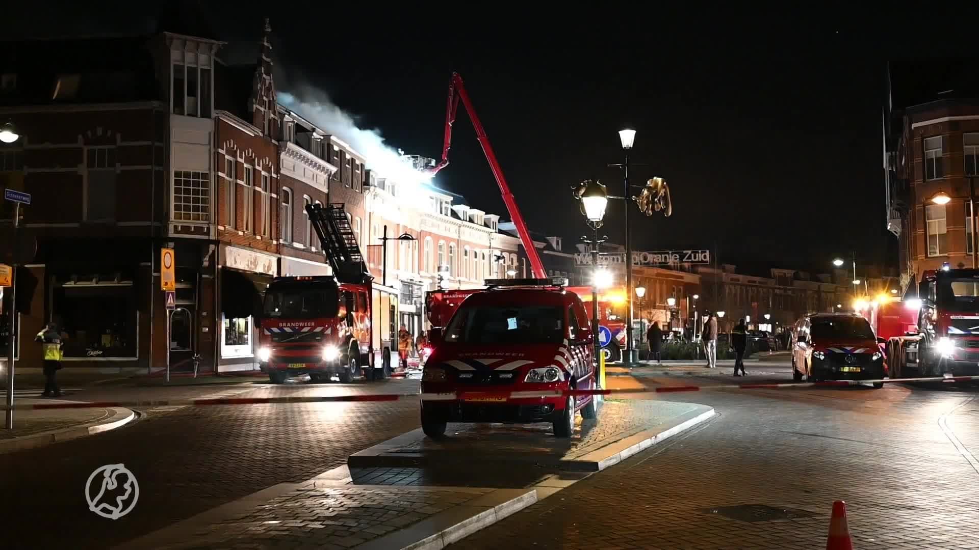 Veel schade na grote brand in woning boven winkel Breda