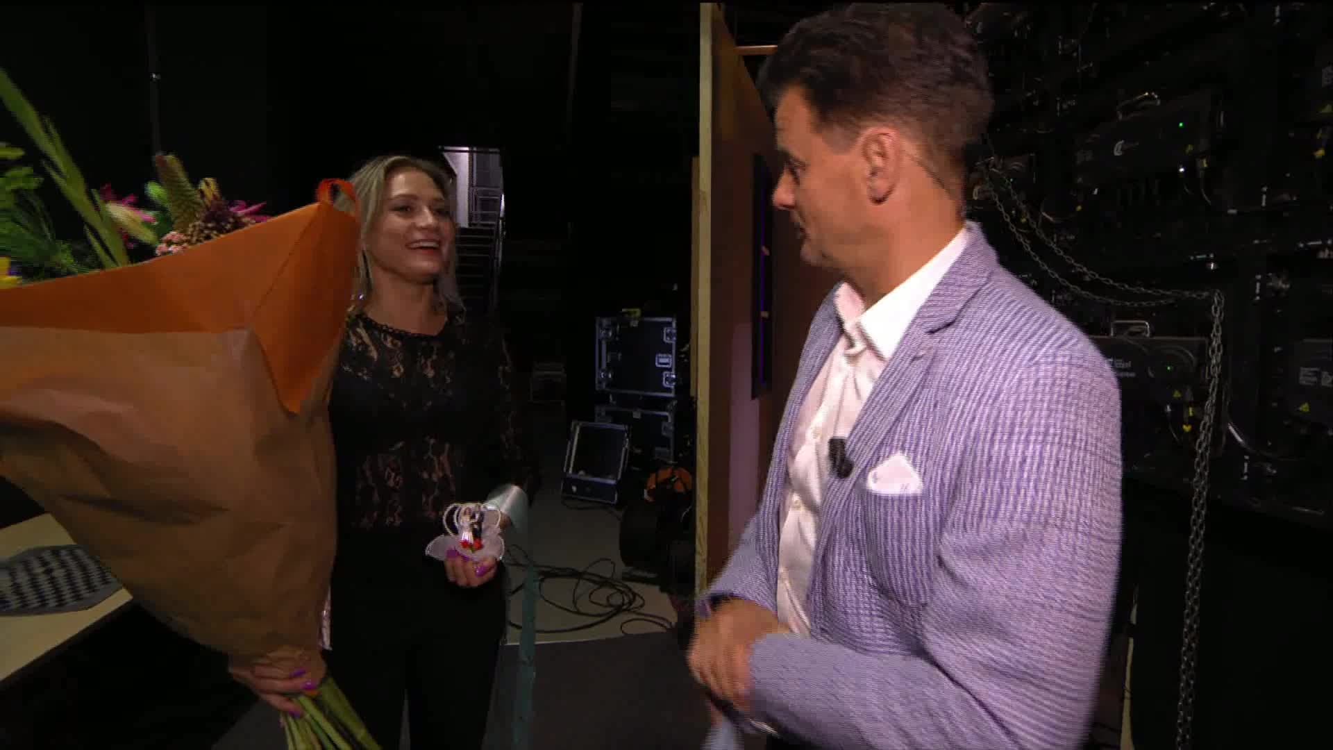 In de Wandelgangen met Roxane Knetemann: Geeft Johan Roxane weg tijdens haar bruiloft?