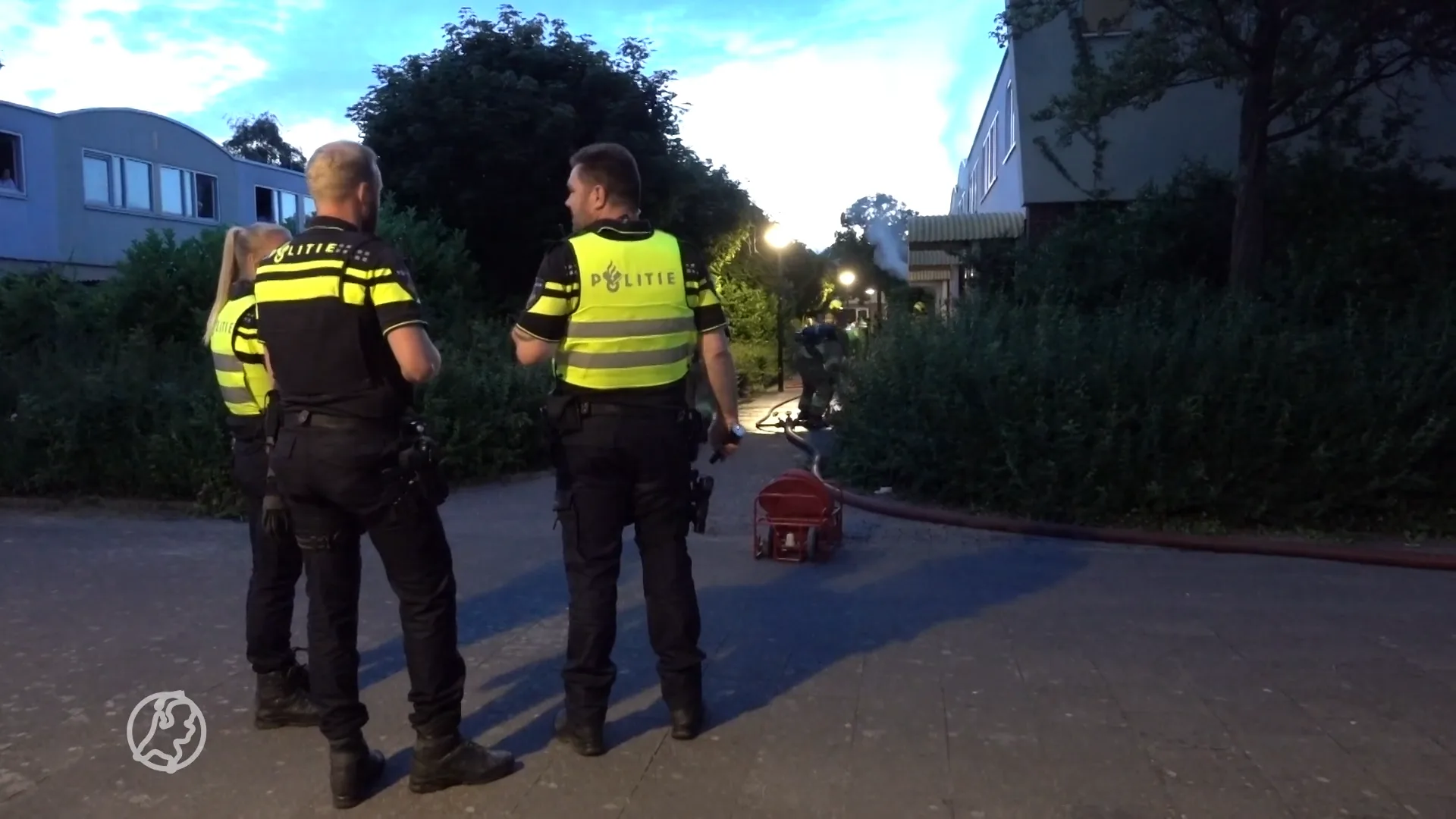 Bewoner springt uit raam vanwege woningbrand in Hoorn