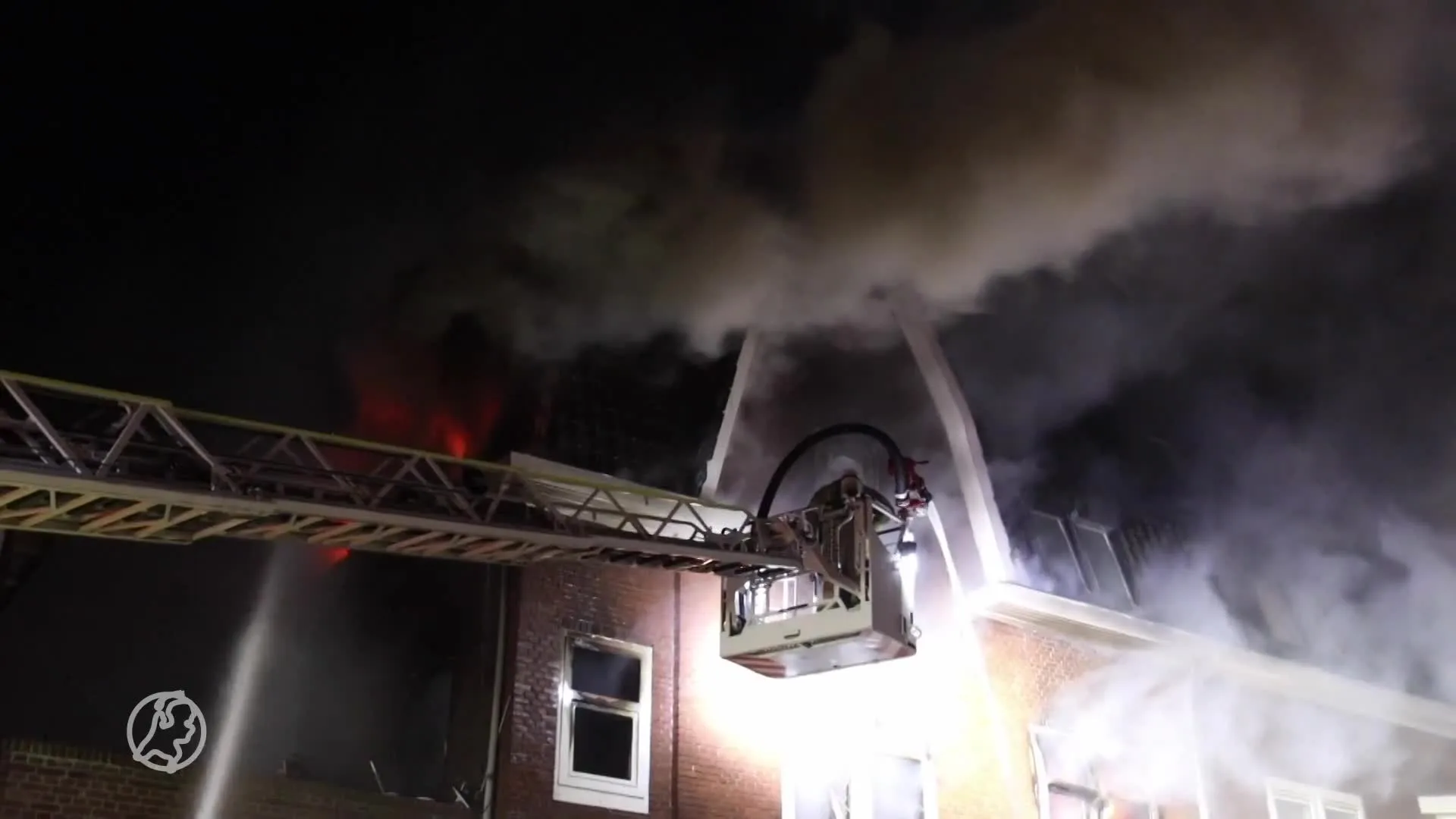 Dode bij felle woningbrand in Rotterdam