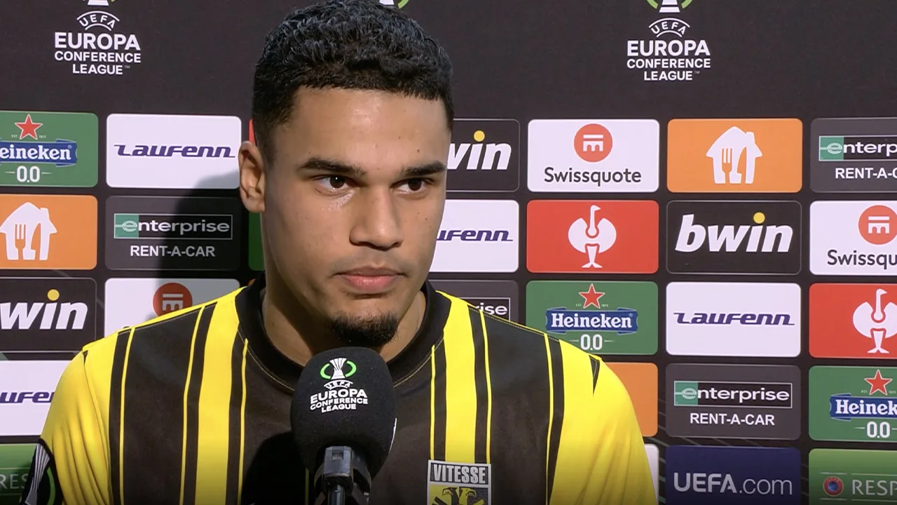 Doekhi baalt van onterecht afgekeurde goal tegen Rapid Wien