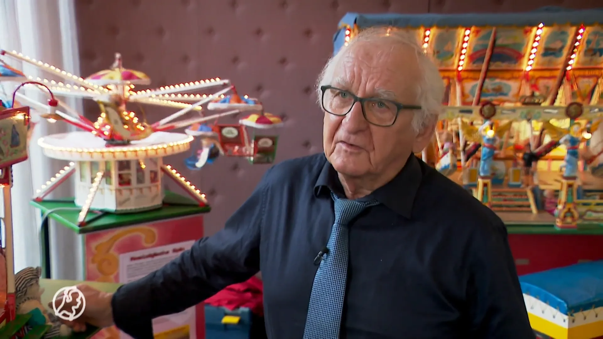 Bert rakelt met zijn minikermis nostalgische gevoelens op bij dementerende ouderen