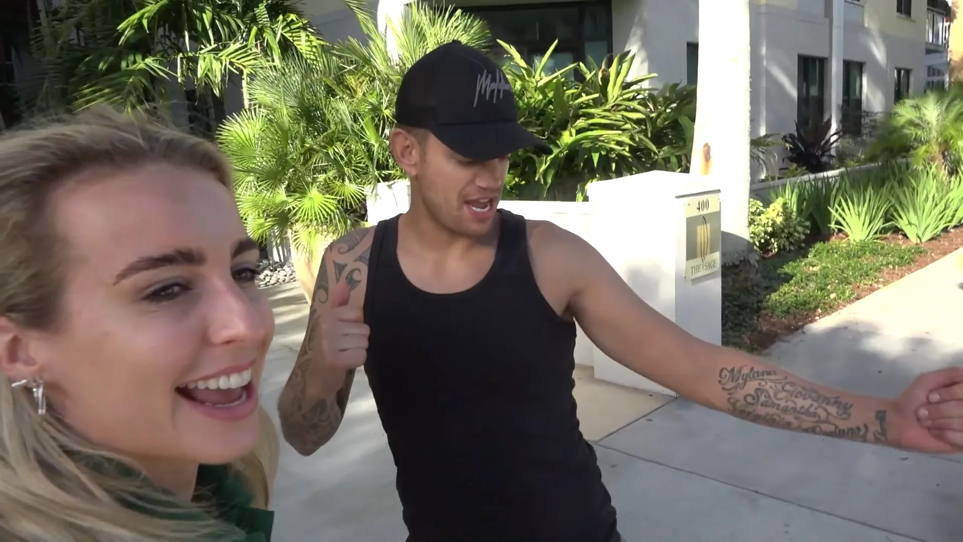 Iris en Chahid zingen een liedje