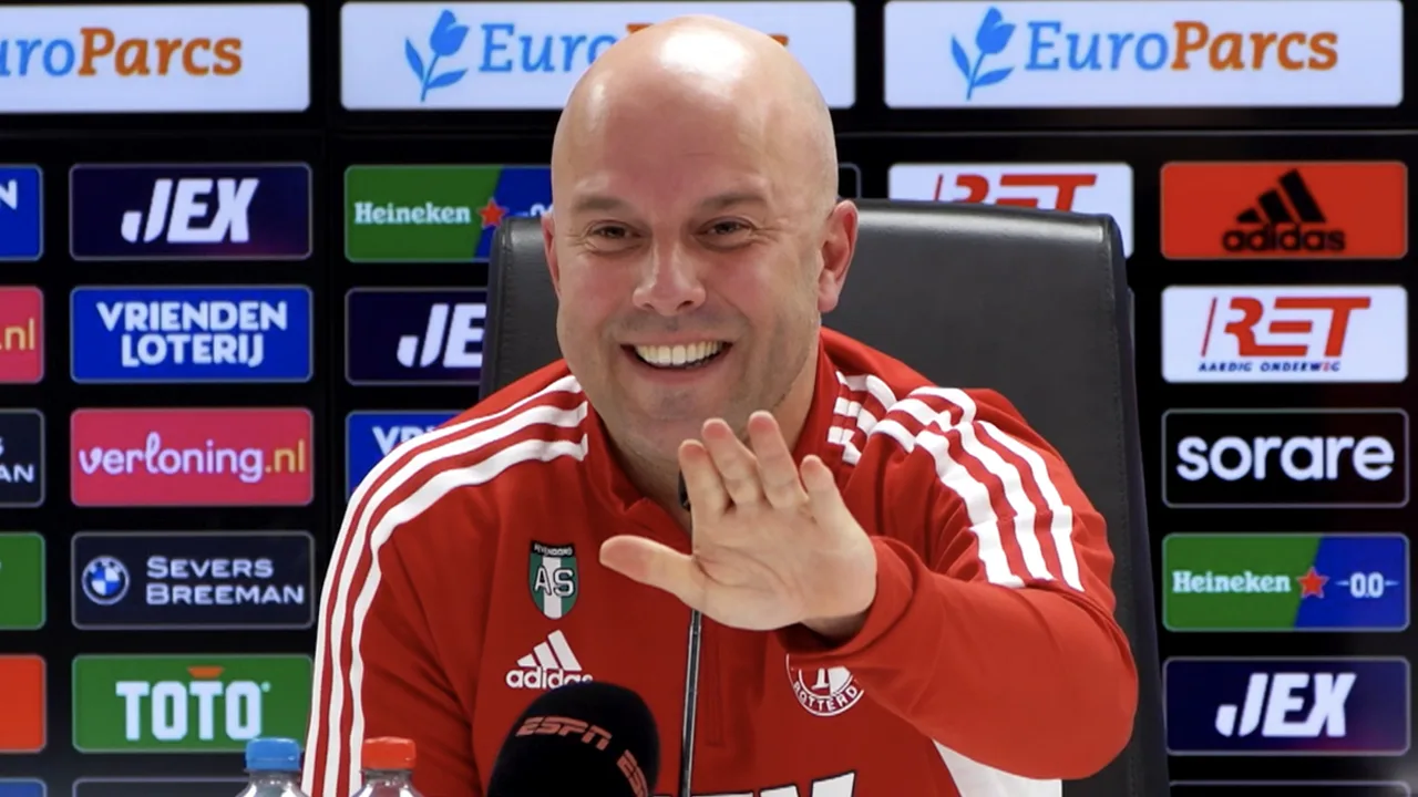 Slot steelt de show op persconferentie: ‘Dat is een grapje, Valentijn!’