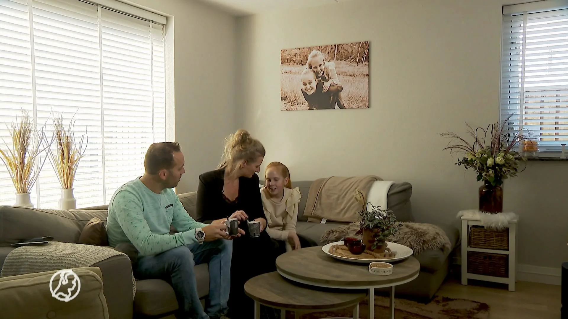 Helen is bezorgd om haar man Dennis, die ic-verpleger is