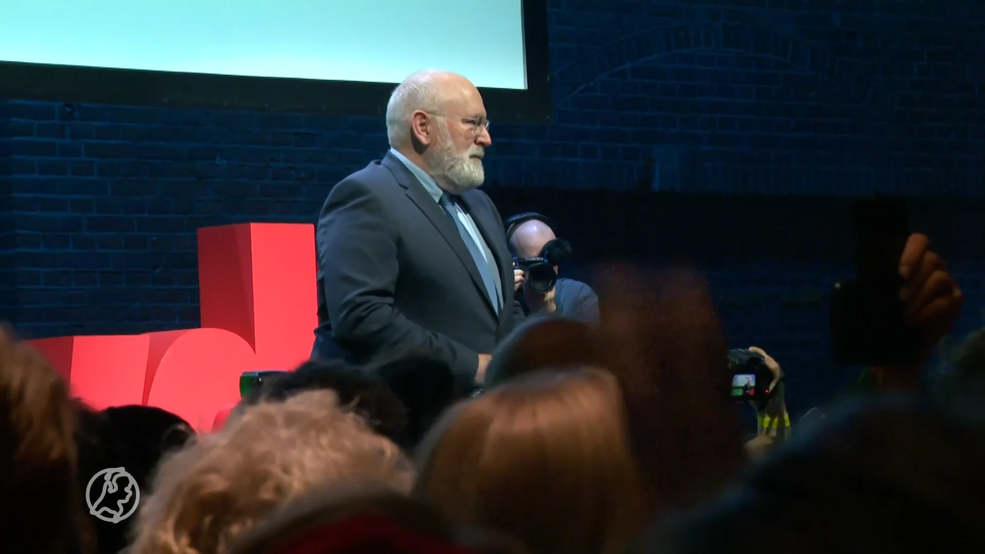 Emotionele Timmermans: 'Wij gaan de democratie verdedigen!'