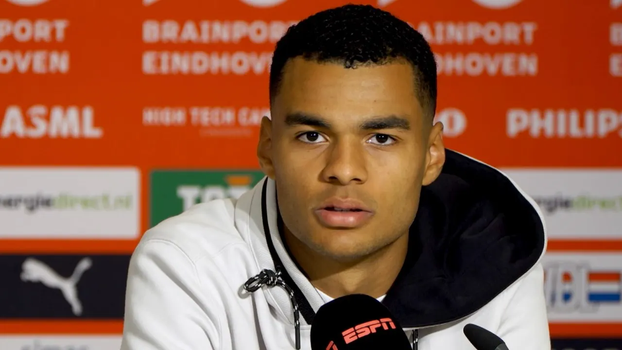 Hoe werd er in de kleedkamer van PSV gereageerd op de wissels van Schmidt?