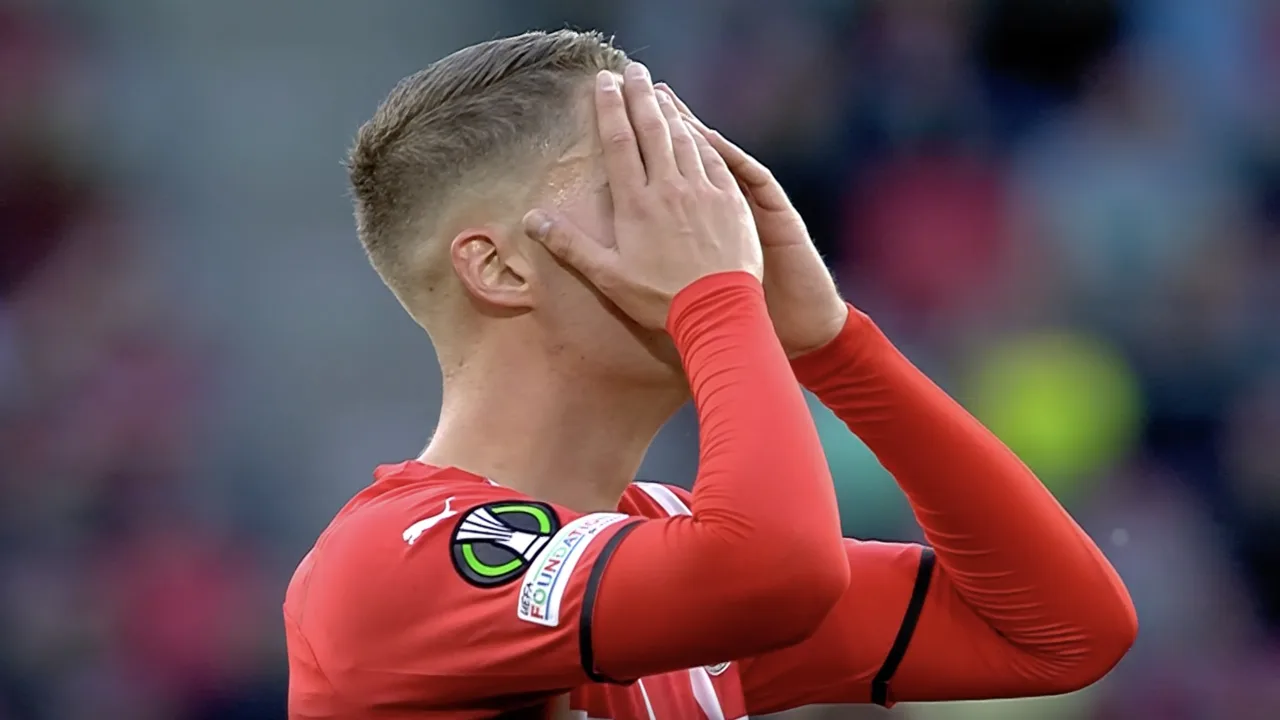 KANS: Schot Veerman wordt aangeraakt en gaat rakelings naast