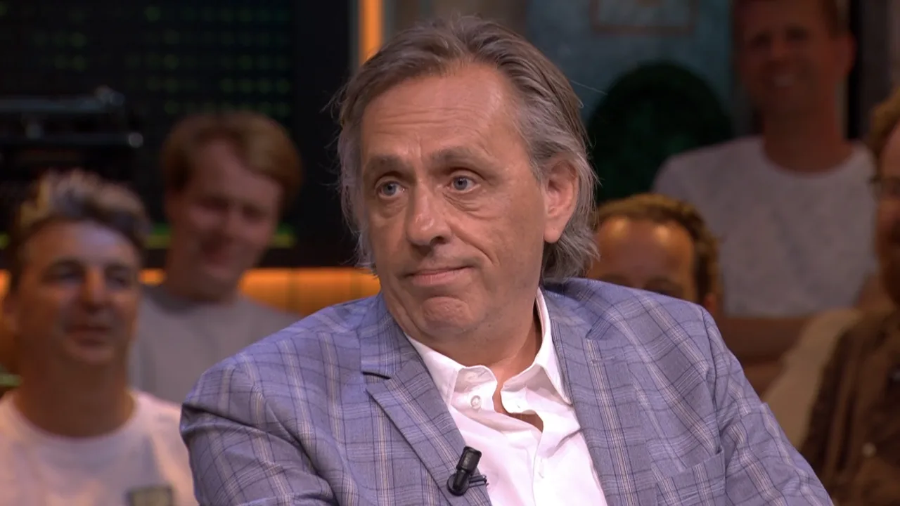 Marcel slaagt er niet in om theorie-examen voor rijbewijs te halen: 'Het is de schuld van D66!'