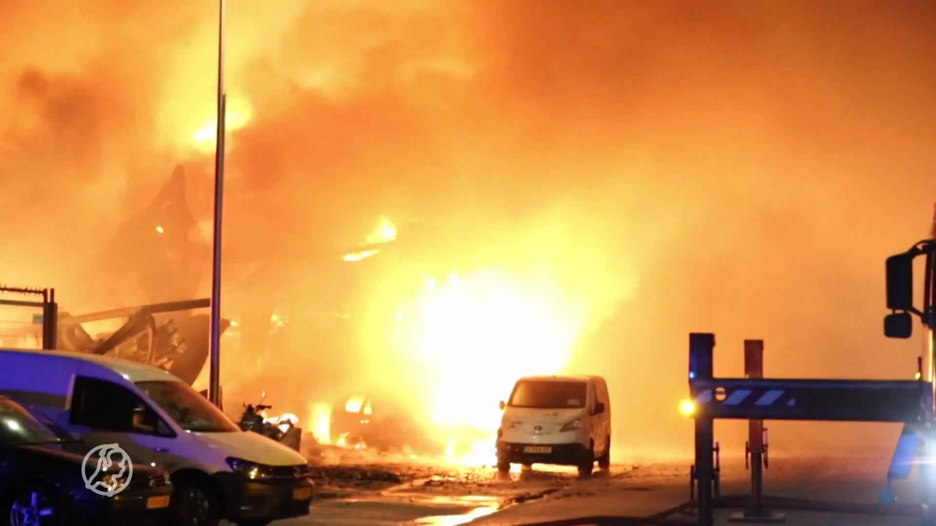 Opnieuw grote brand bij scooterbedrijf in Capelle aan den IJssel