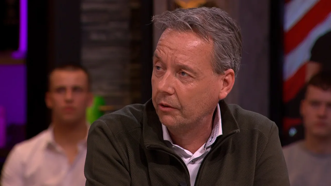 Valentijn kritisch: ‘Zo horen spelers van Ajax zich niet te gedragen’