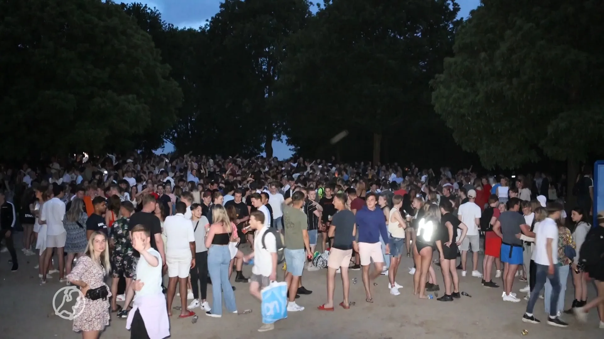 Politie grijpt in bij grote illegale feesten in Noordwijk en ...