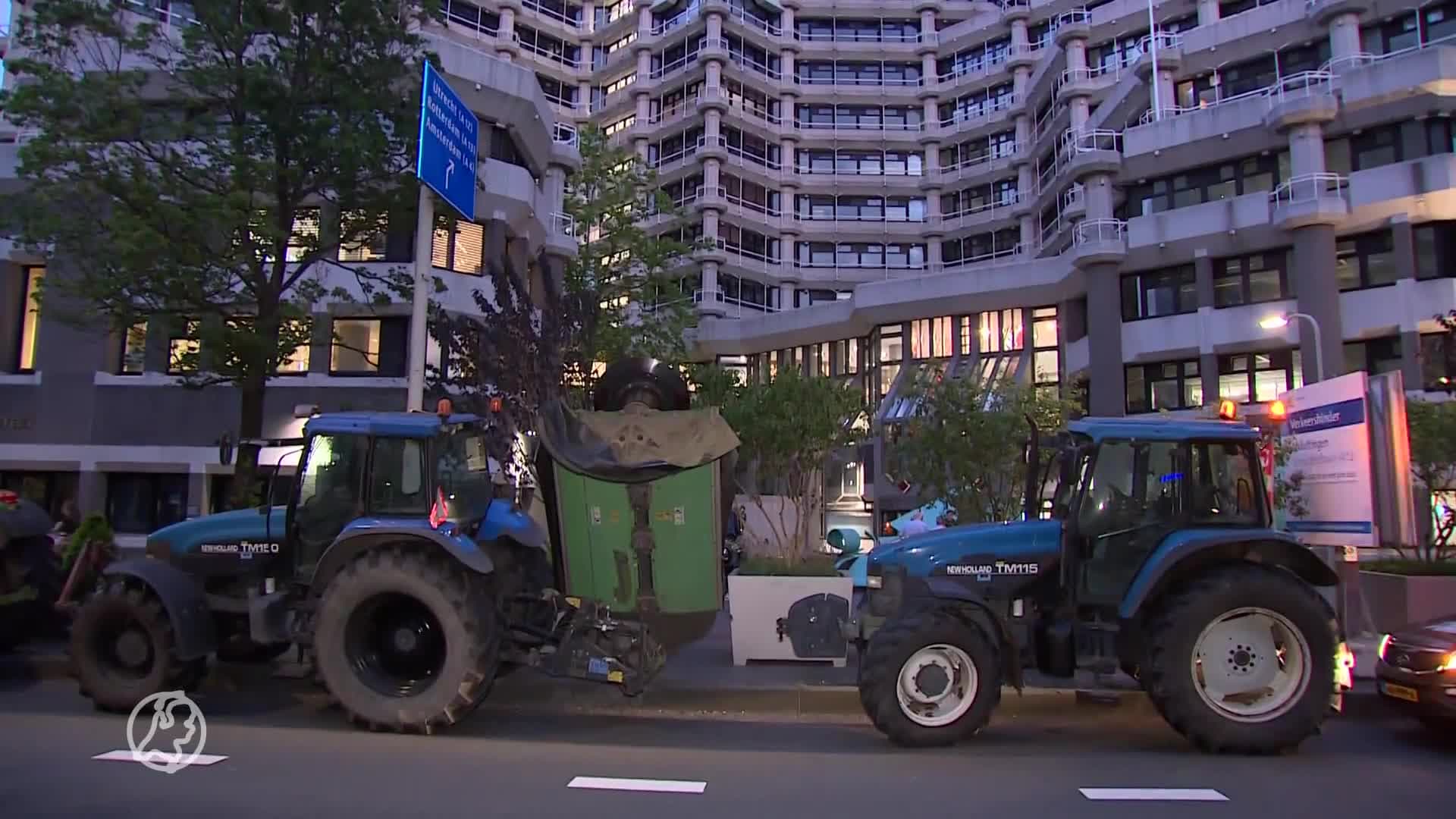 Emotionele boeren in gesprek met Kamerleden in pauze stikstofdebat