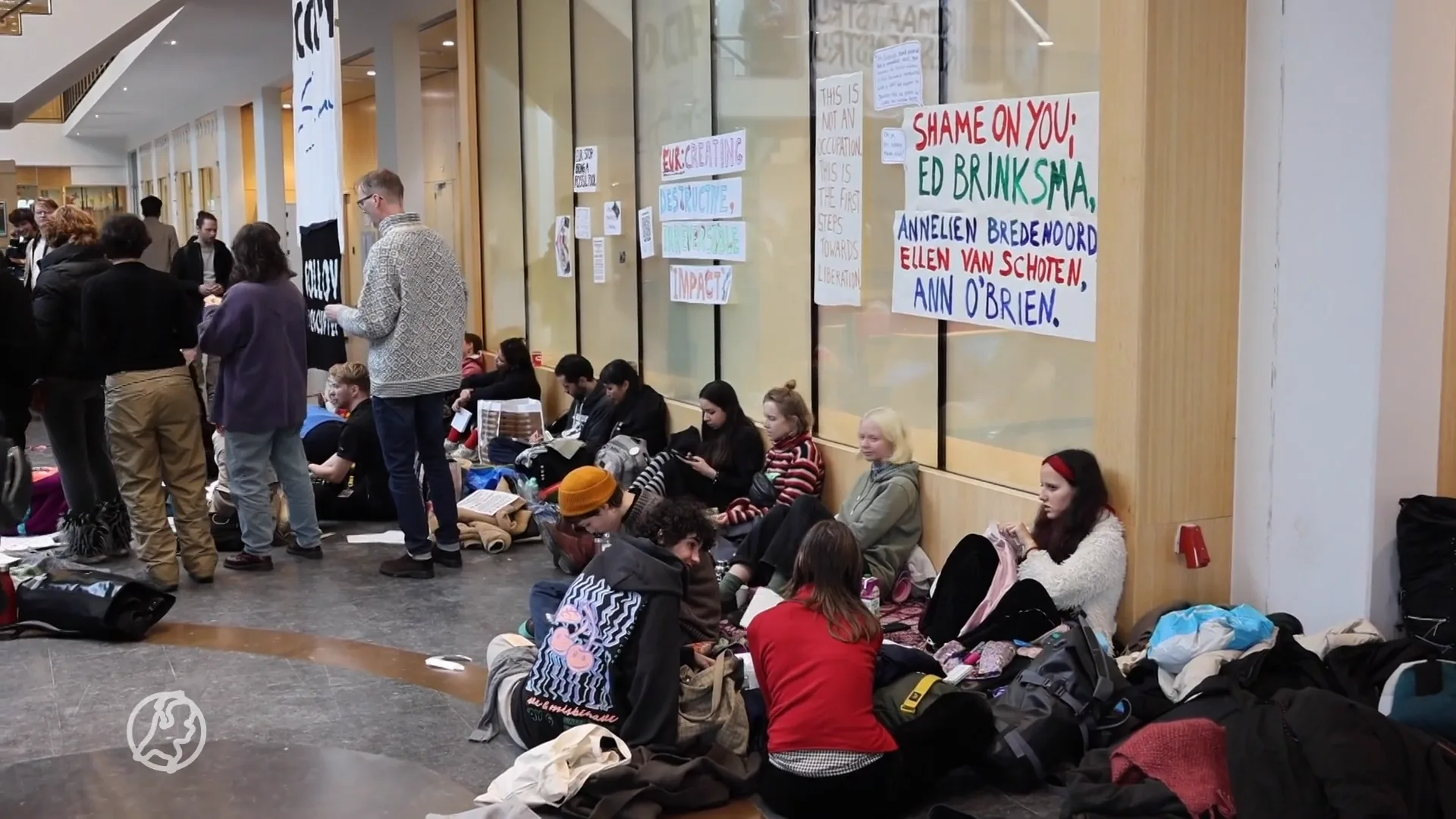Klimaatactivisten bezetten gebouw van Erasmus Universiteit Rotterdam