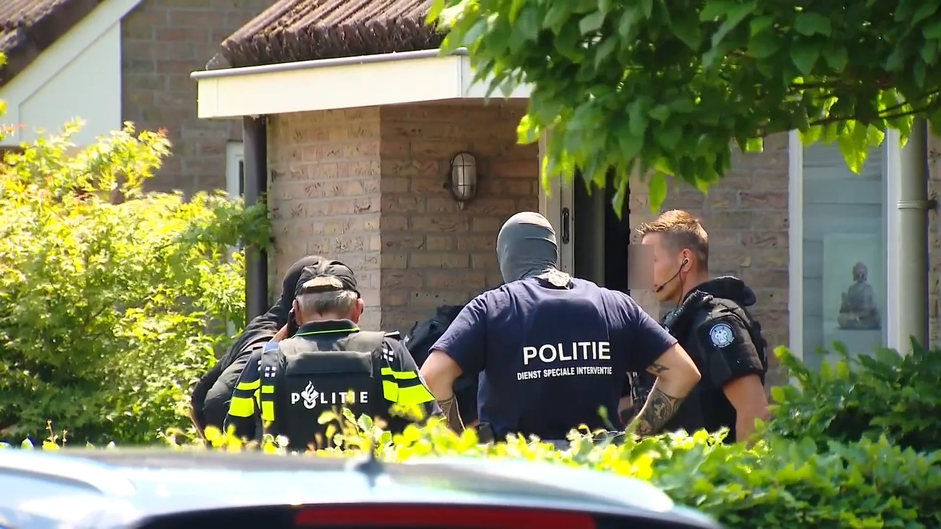 Lichtenvoorder nog steeds verschanst in bunker vol wapens: dit weten we nu over hem