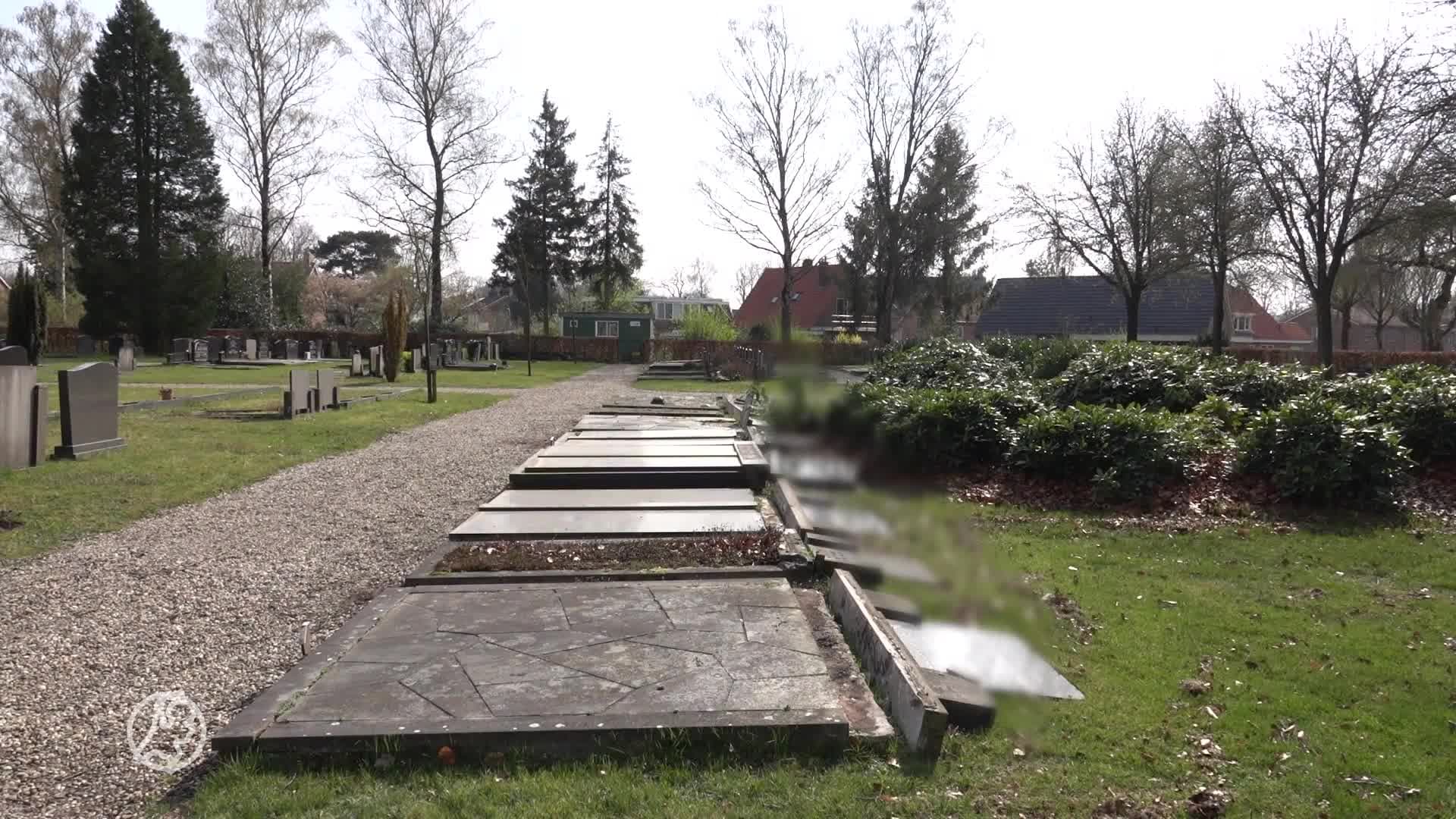 Grafsloper actief in Hardenberg, vijftien zerken vernield