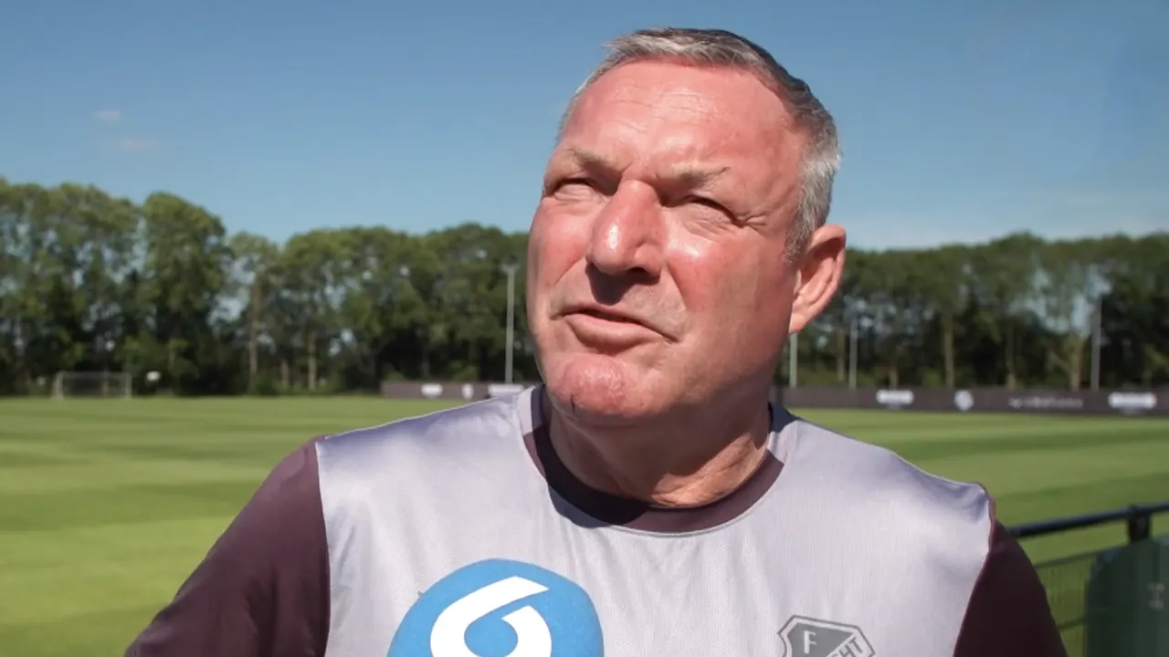 Ron Jans kritisch: ‘Deze selectie is niet in balans’