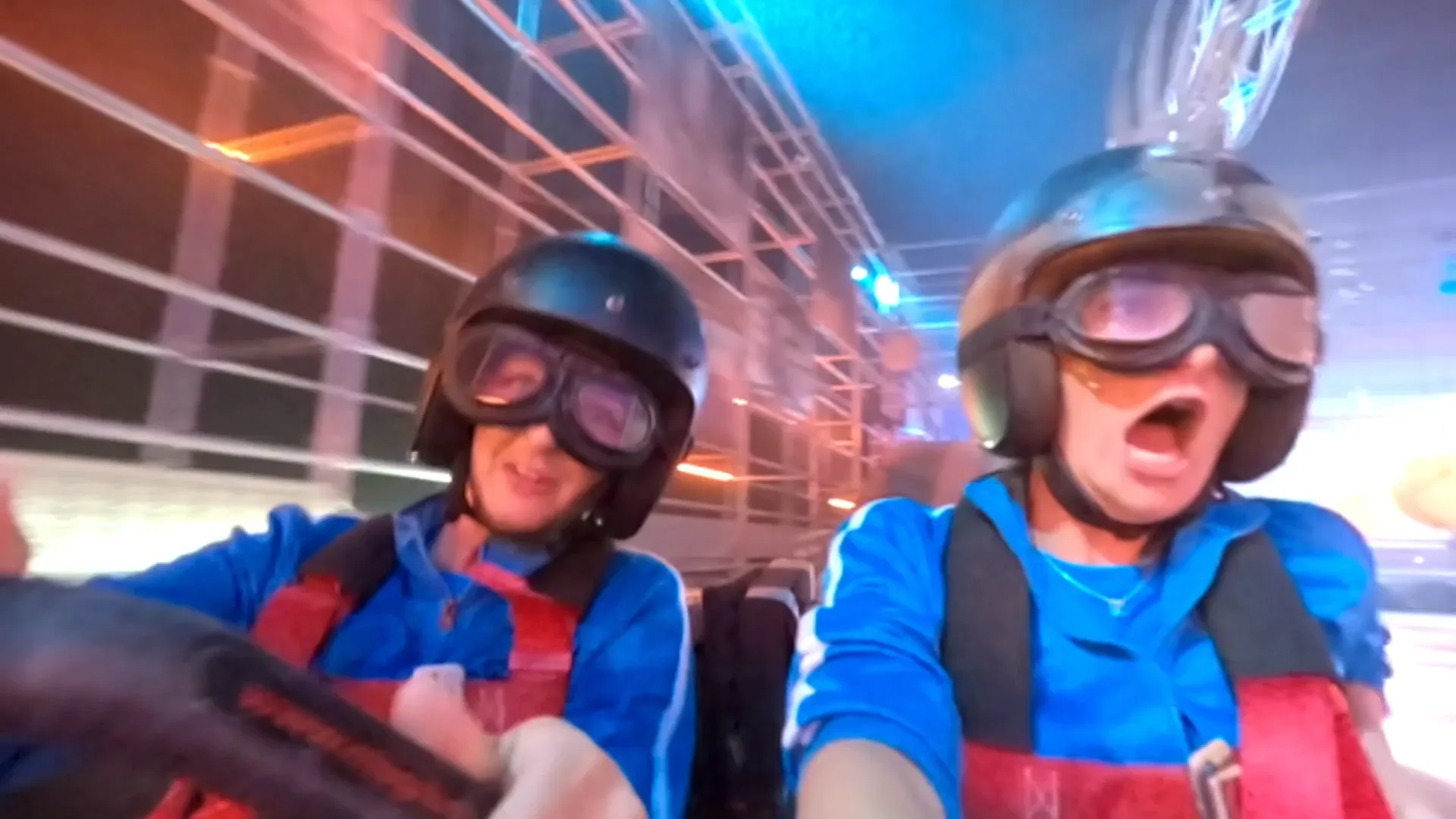 Maxime en Montana Meiland gillen het uit in de kartbaan