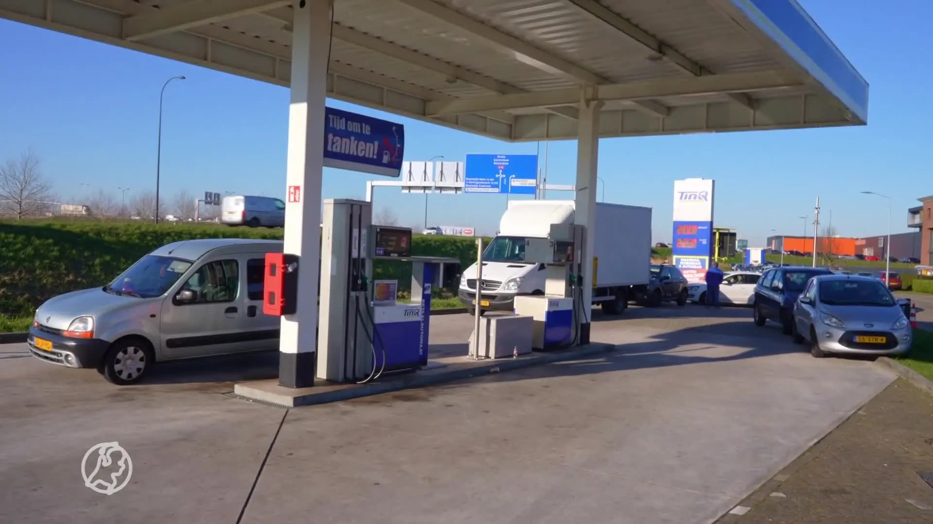 Opnieuw lange files in het land vanwege spotgoedkope benzine