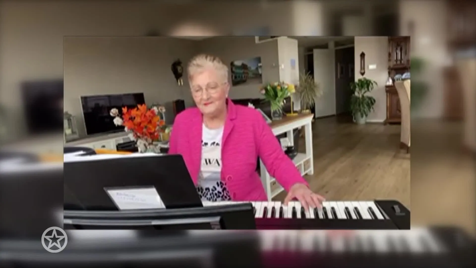 Orgel Joke speelt weer lied op Keyboard