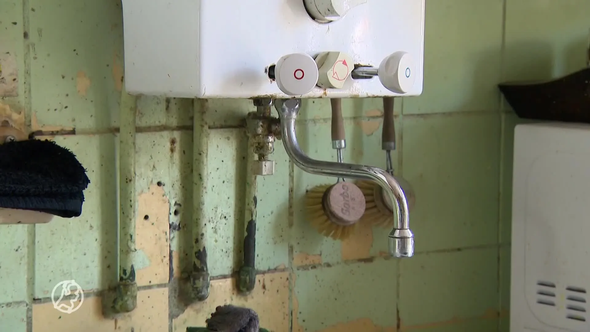 Huis van Kees gaat plat maar waar moet hij dan wonen met zijn kipjes?