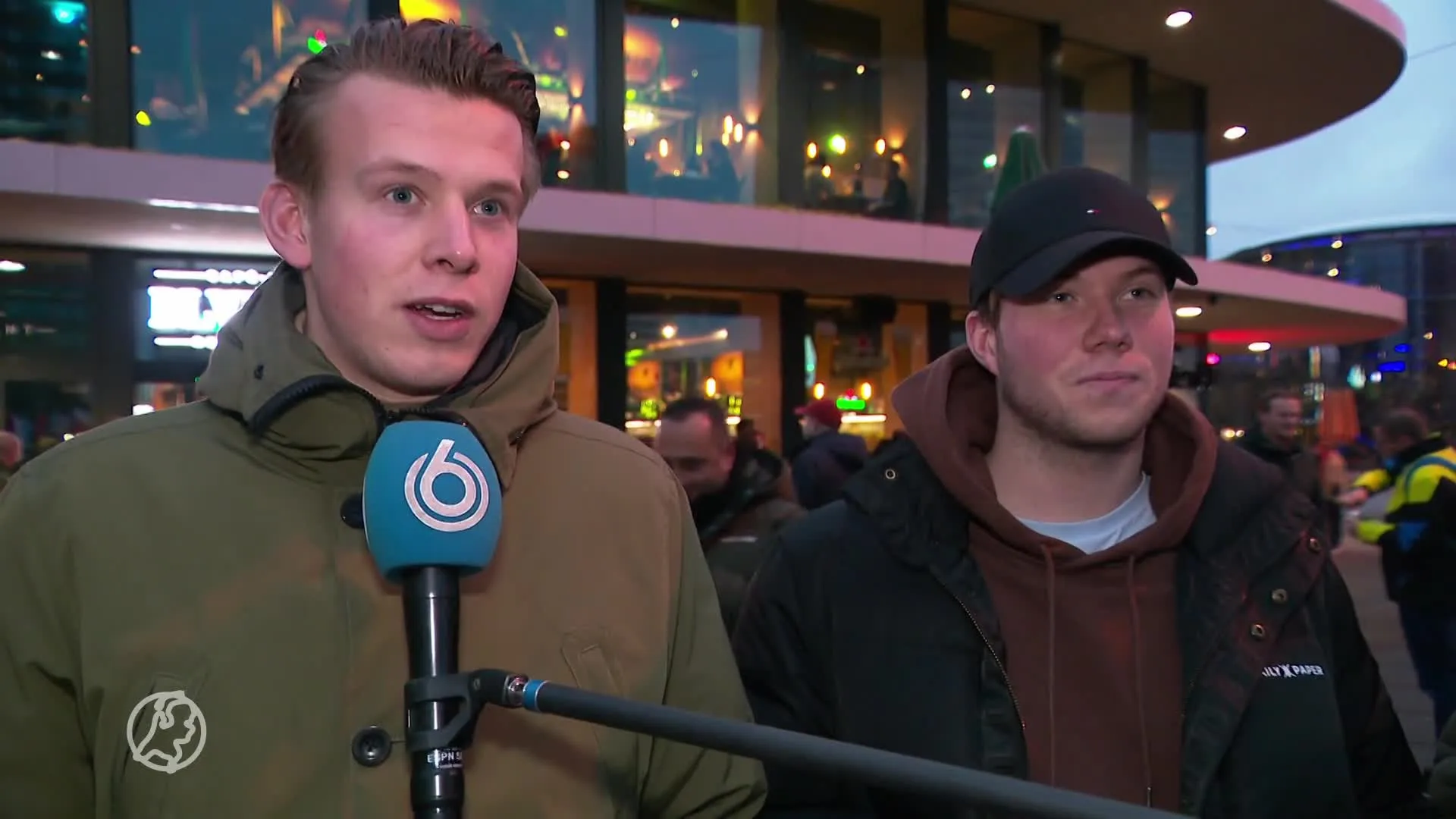 PSV-supporters hebben lol met Overmars-liedjes