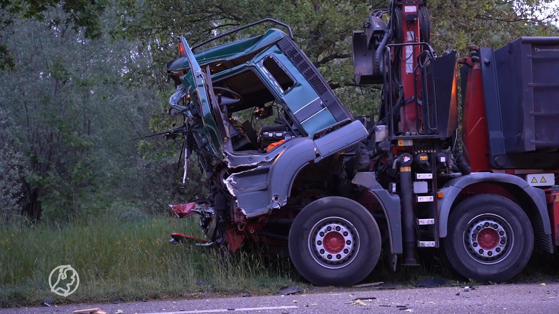 Dode bij zwaar ongeluk tussen twee vrachtwagens in Gilze