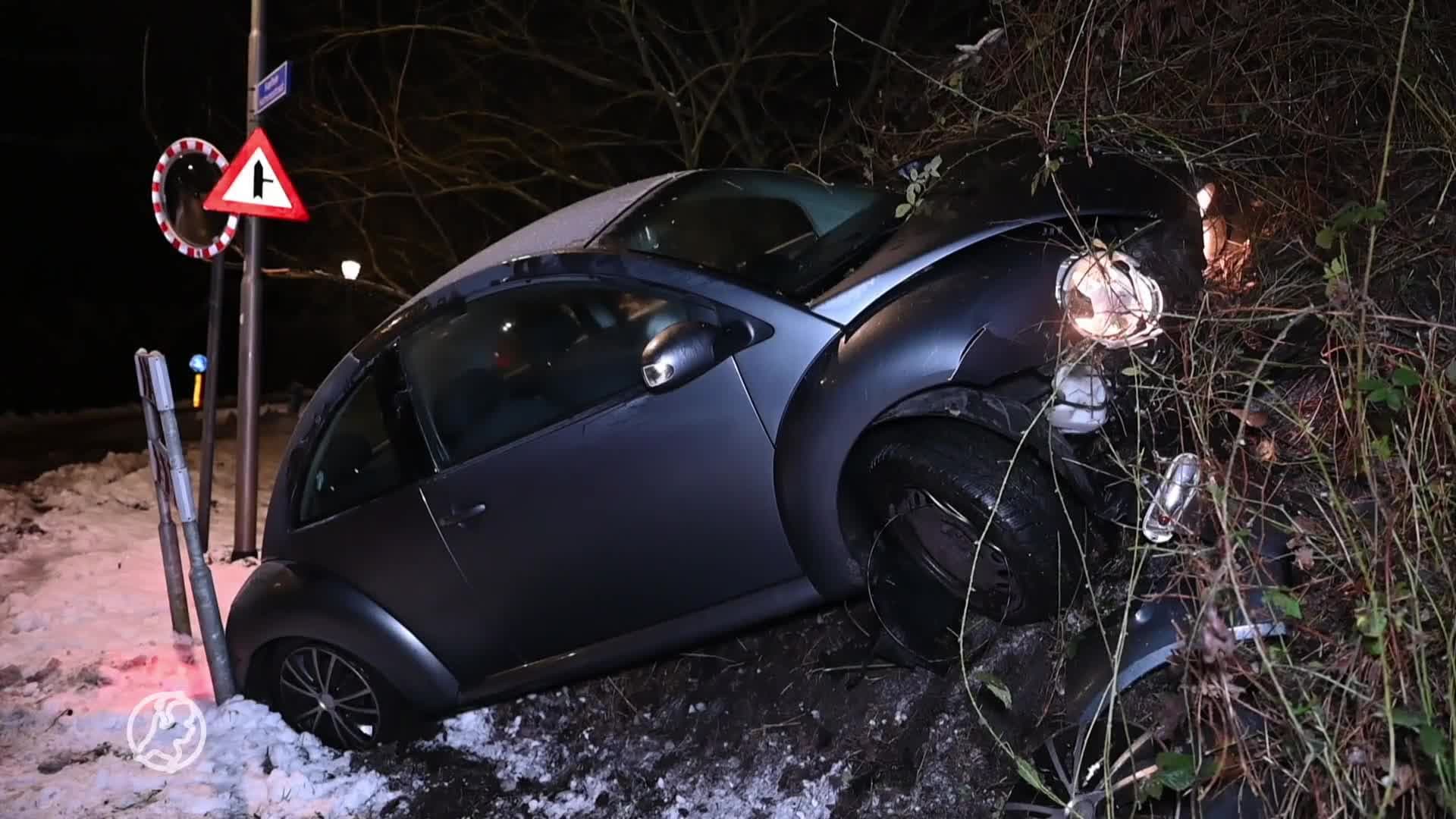 Twee mensen gewond bij ongeluk in Tilburg, vermoedelijk door gladheid