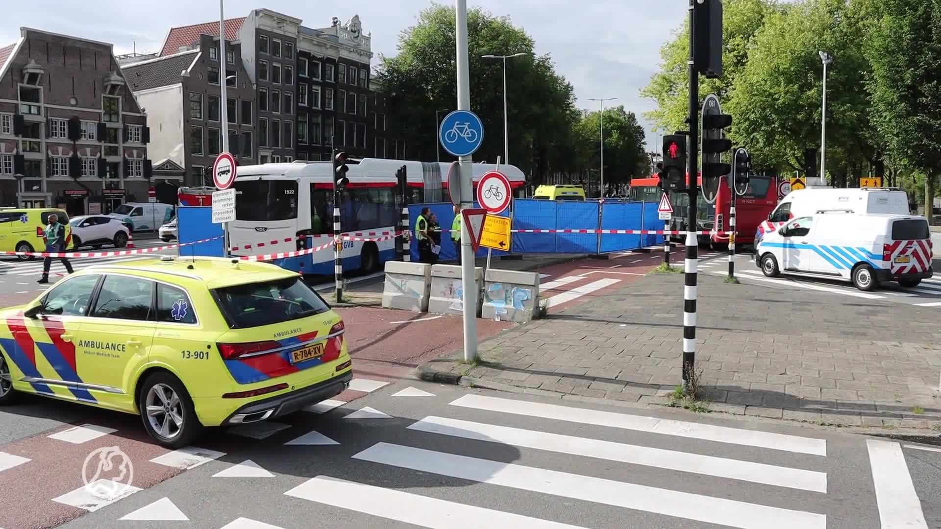 Fietser overlijdt na aanrijding stadsbus