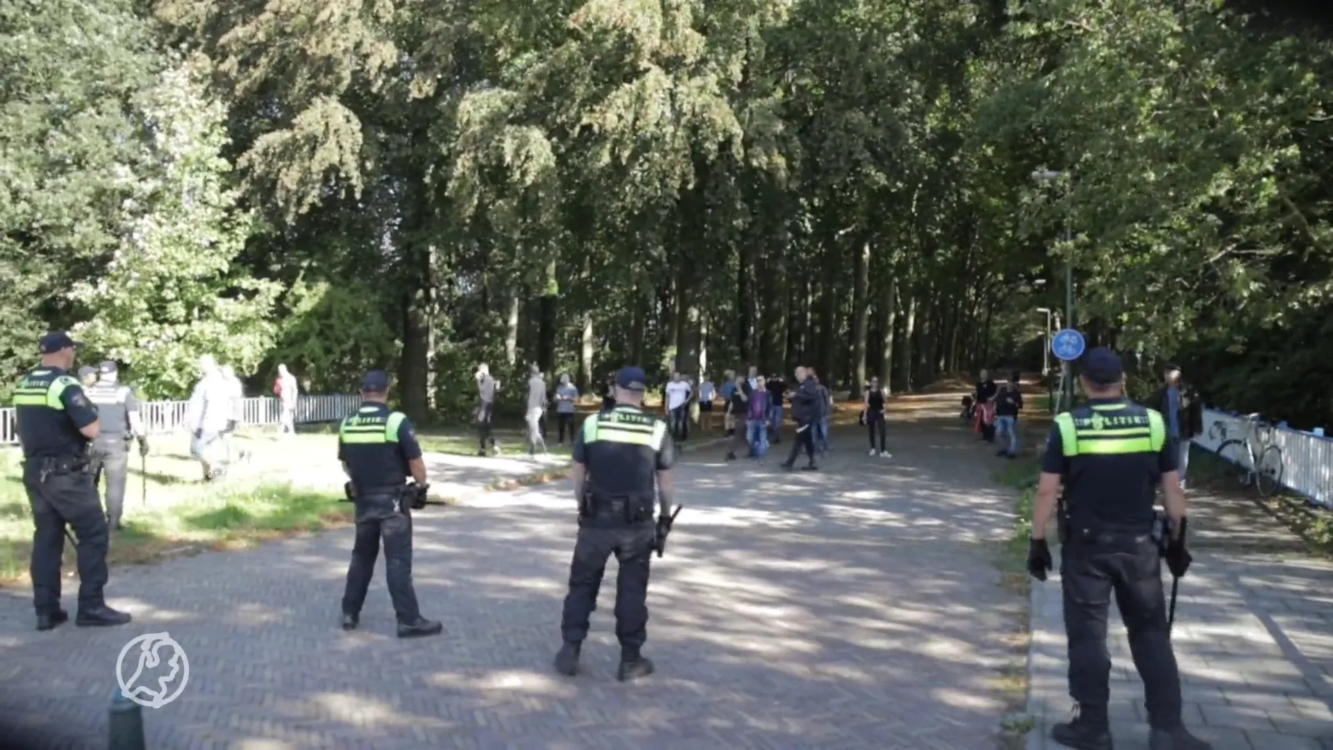 Tientallen mensen geven gehoor aan tegendemonstratie A12-blokkade