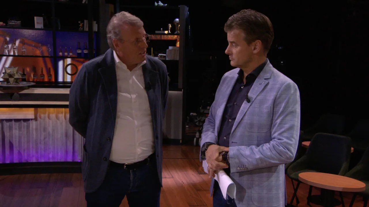 In de Wandelgangen met Chris: 'AZ heeft Ajax gevraagd om mee te gaan, dat is heel opvallend'